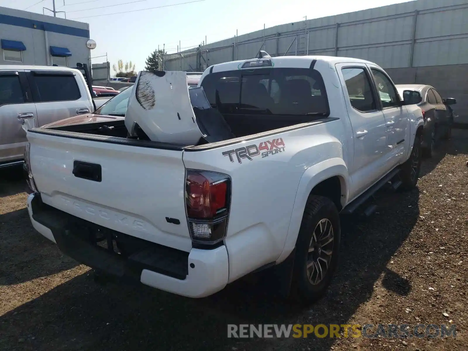 4 Photograph of a damaged car 3TMCZ5AN8MM407108 TOYOTA TACOMA 2021