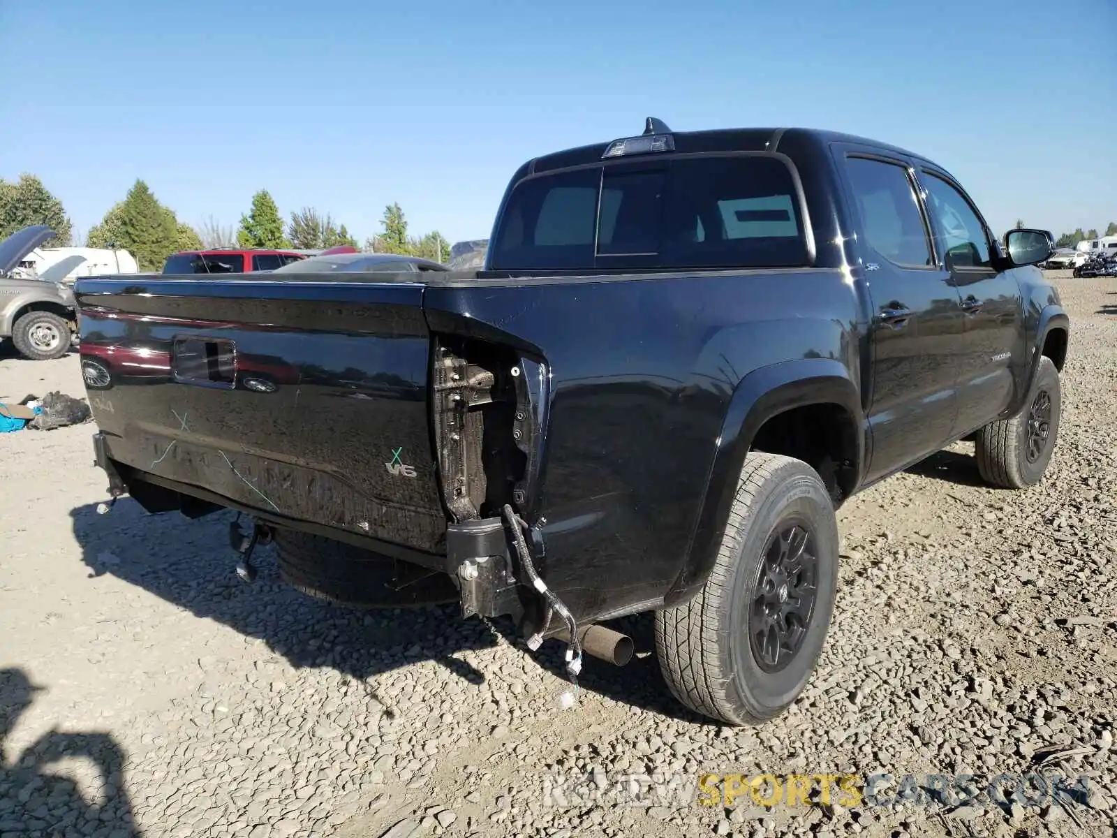 4 Photograph of a damaged car 3TMCZ5AN8MM413295 TOYOTA TACOMA 2021