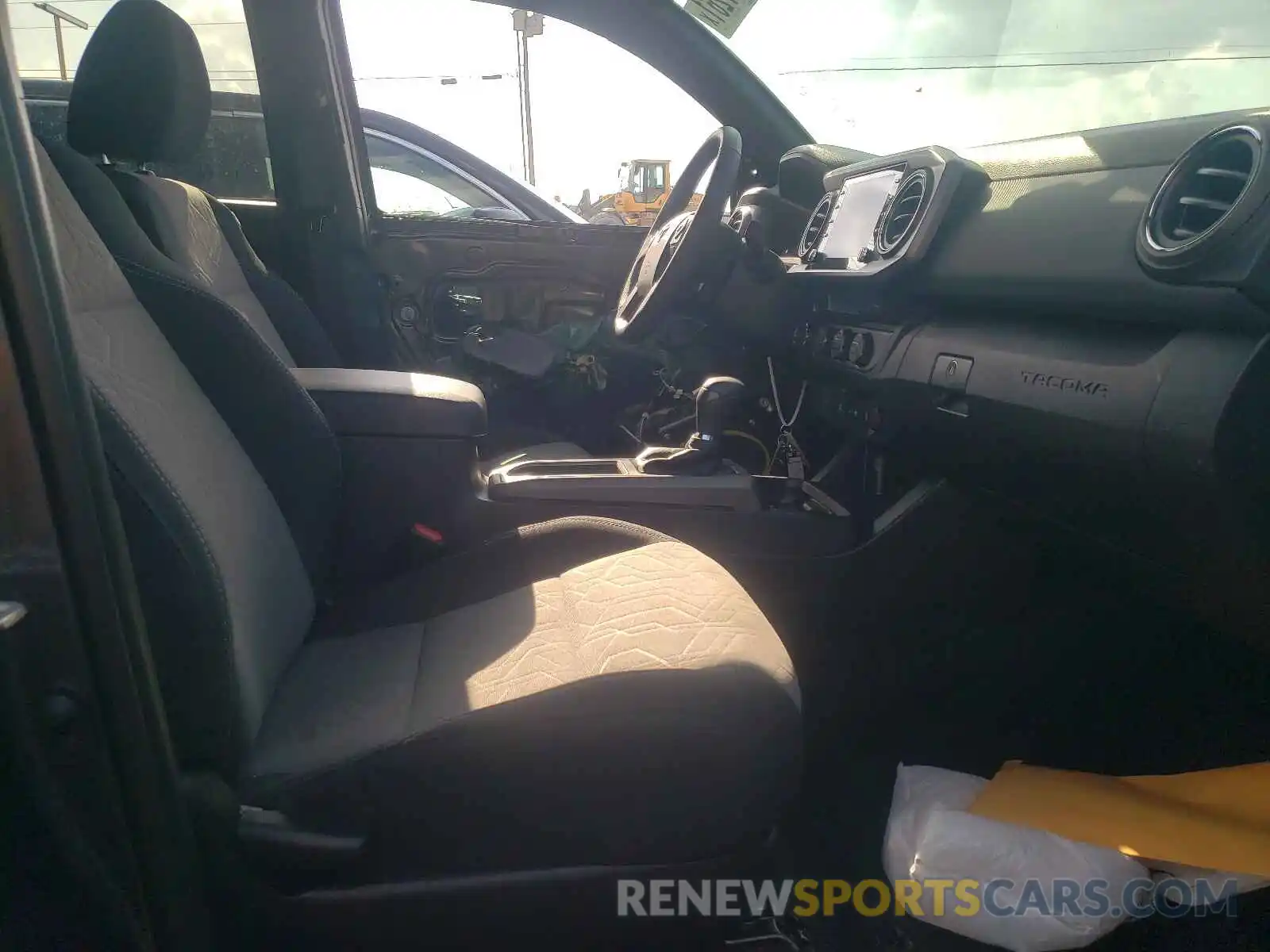 5 Photograph of a damaged car 3TMCZ5AN8MM413510 TOYOTA TACOMA 2021