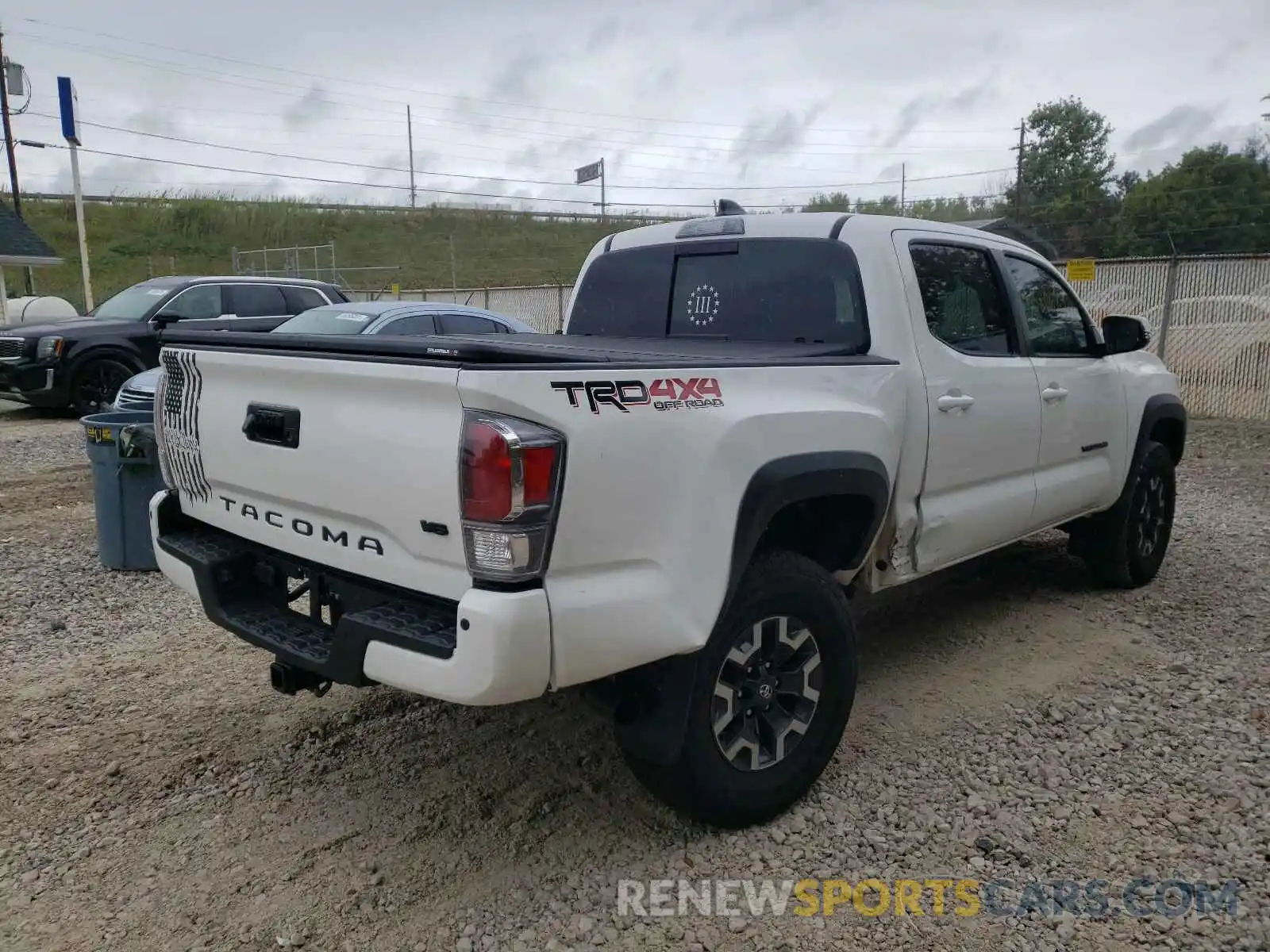 4 Photograph of a damaged car 3TMCZ5AN8MM425219 TOYOTA TACOMA 2021