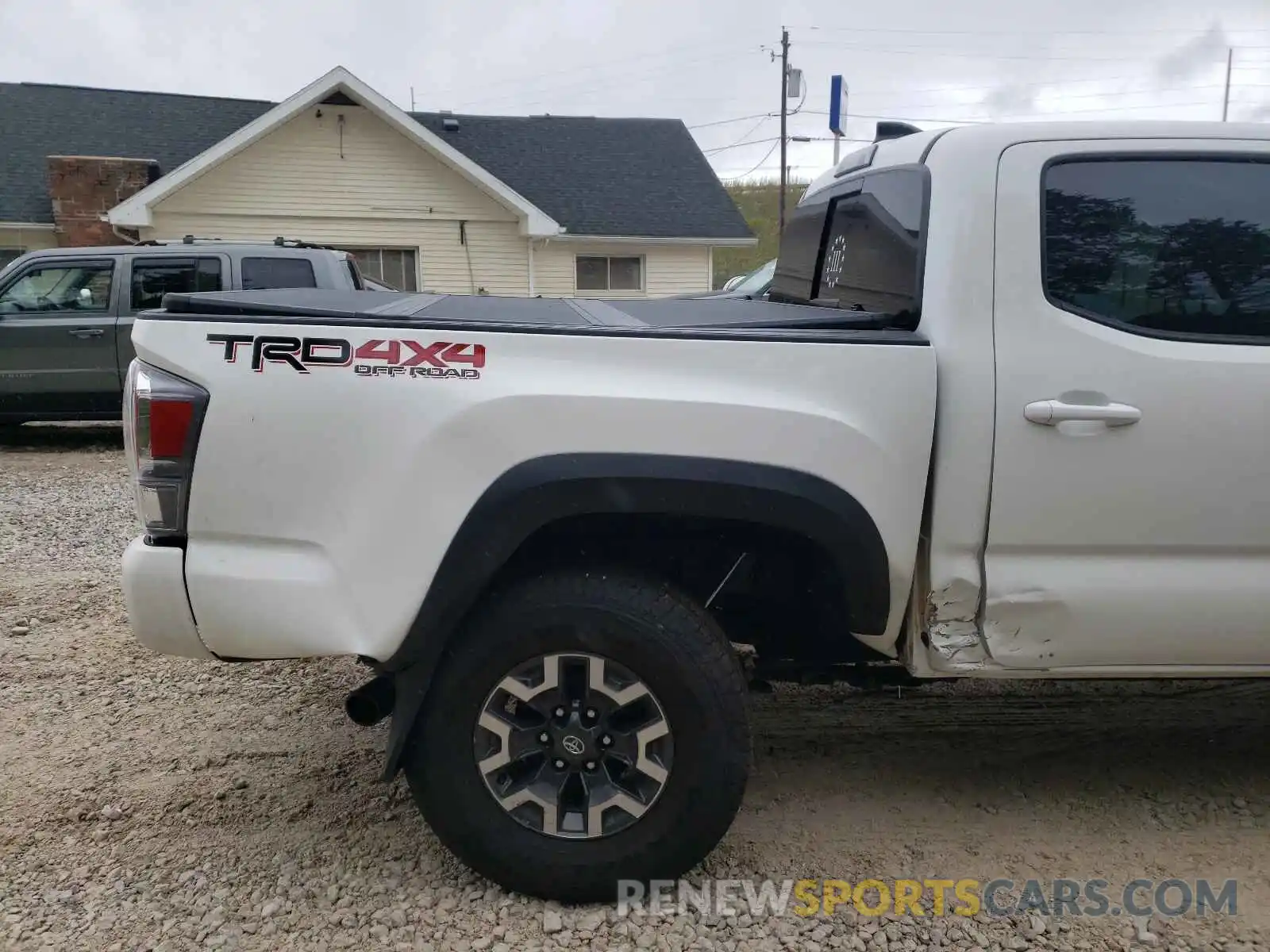 9 Photograph of a damaged car 3TMCZ5AN8MM425219 TOYOTA TACOMA 2021