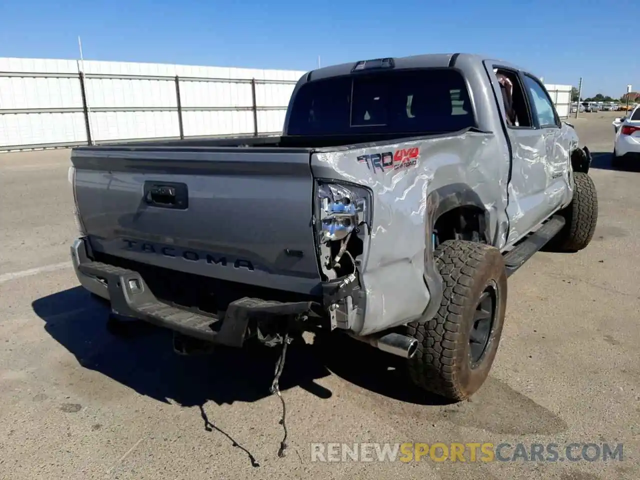 4 Photograph of a damaged car 3TMCZ5AN8MM433806 TOYOTA TACOMA 2021