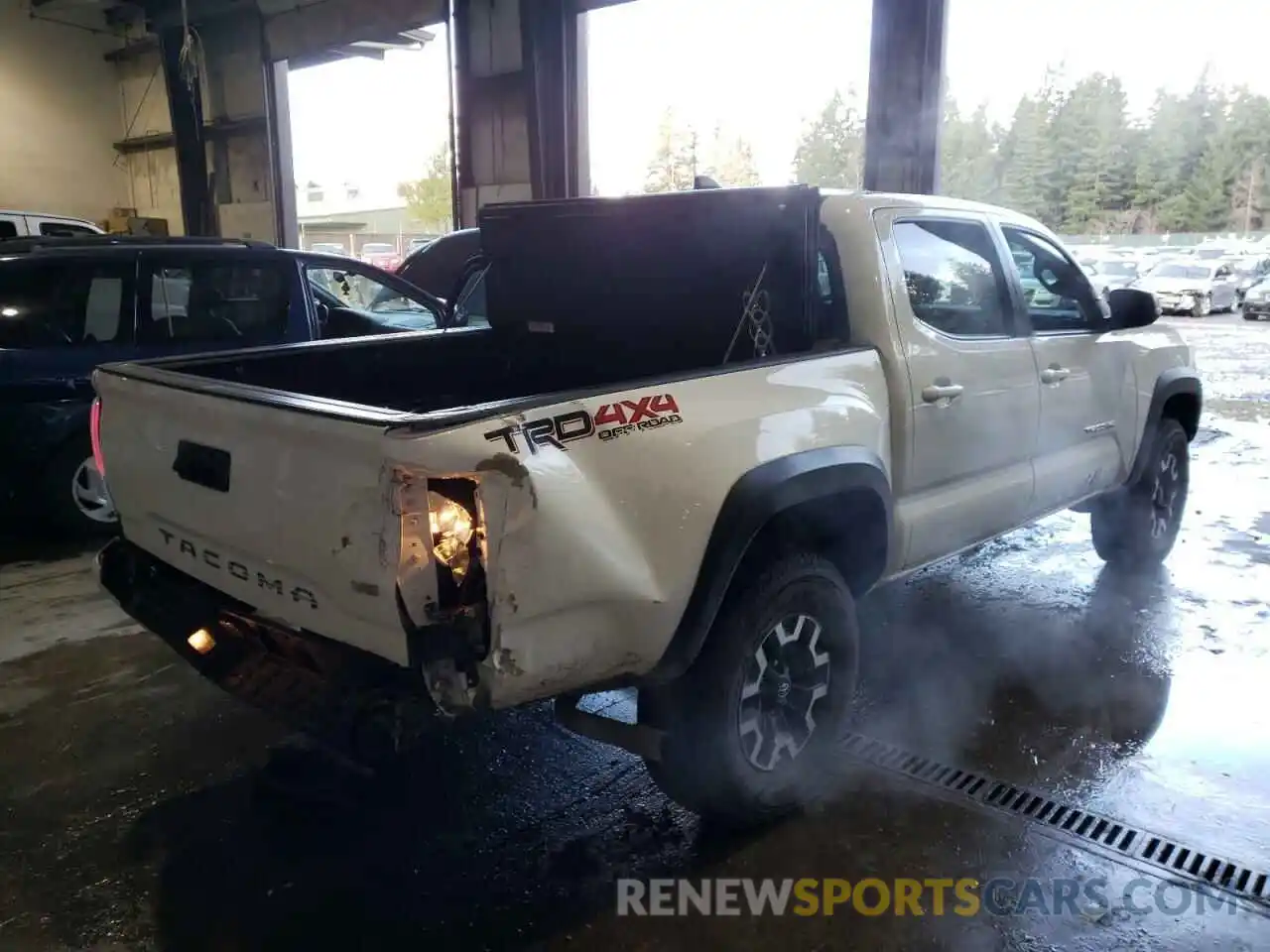 4 Photograph of a damaged car 3TMCZ5AN8MM440237 TOYOTA TACOMA 2021