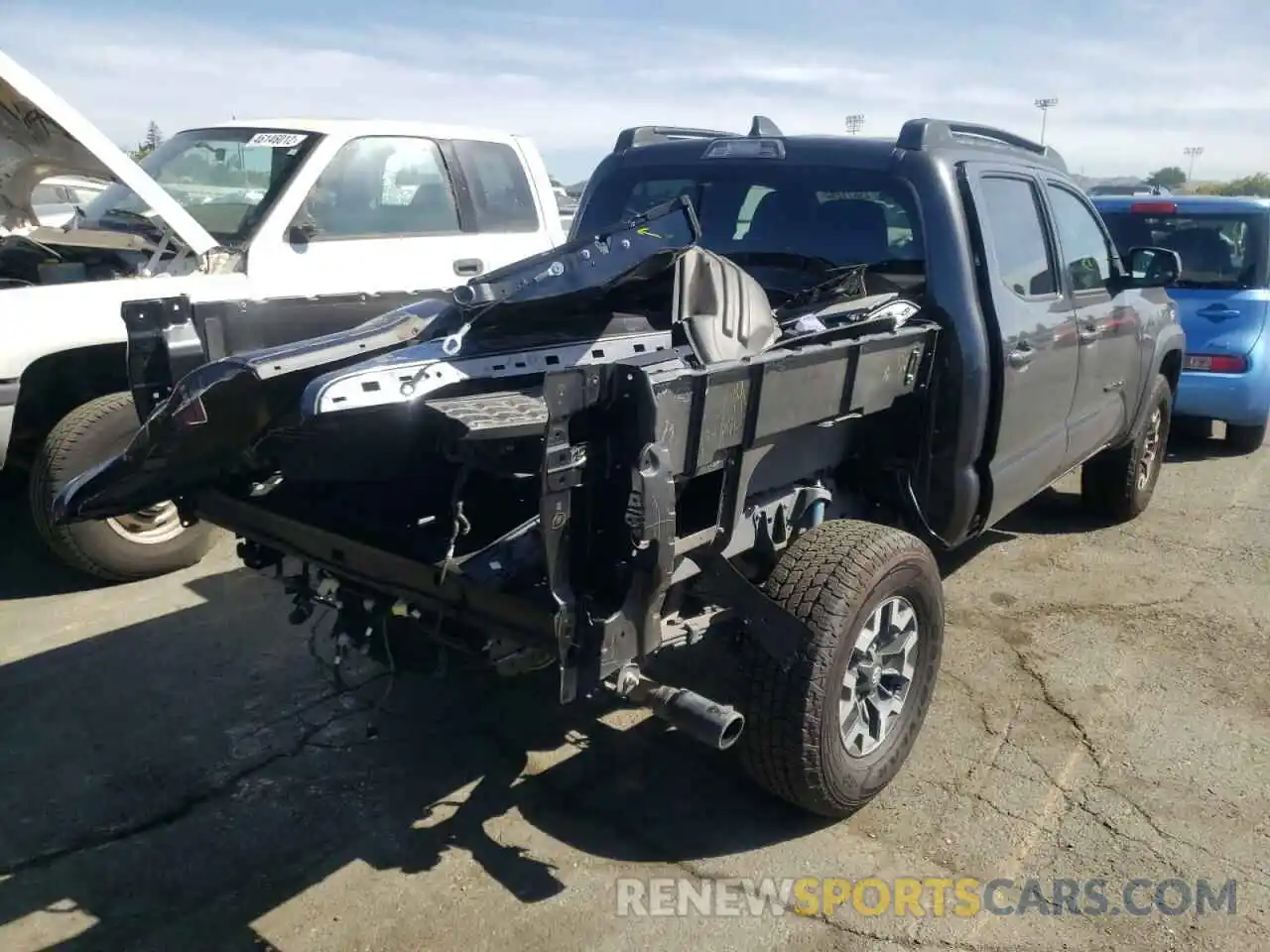 4 Photograph of a damaged car 3TMCZ5AN8MM444725 TOYOTA TACOMA 2021