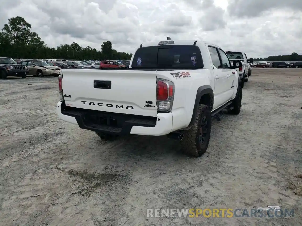 4 Photograph of a damaged car 3TMCZ5AN8MM448161 TOYOTA TACOMA 2021