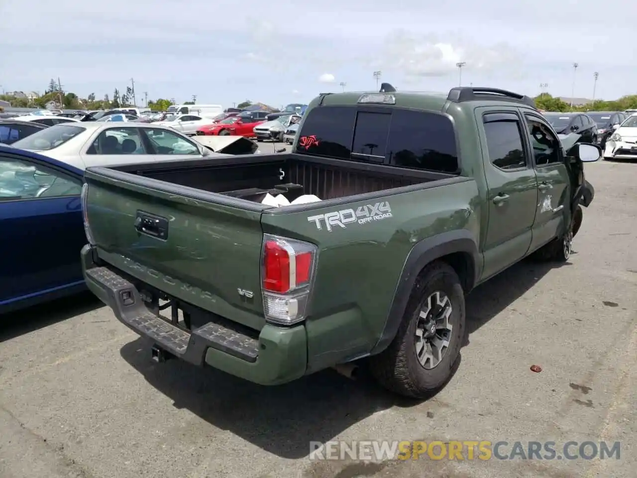 4 Photograph of a damaged car 3TMCZ5AN8MM448998 TOYOTA TACOMA 2021