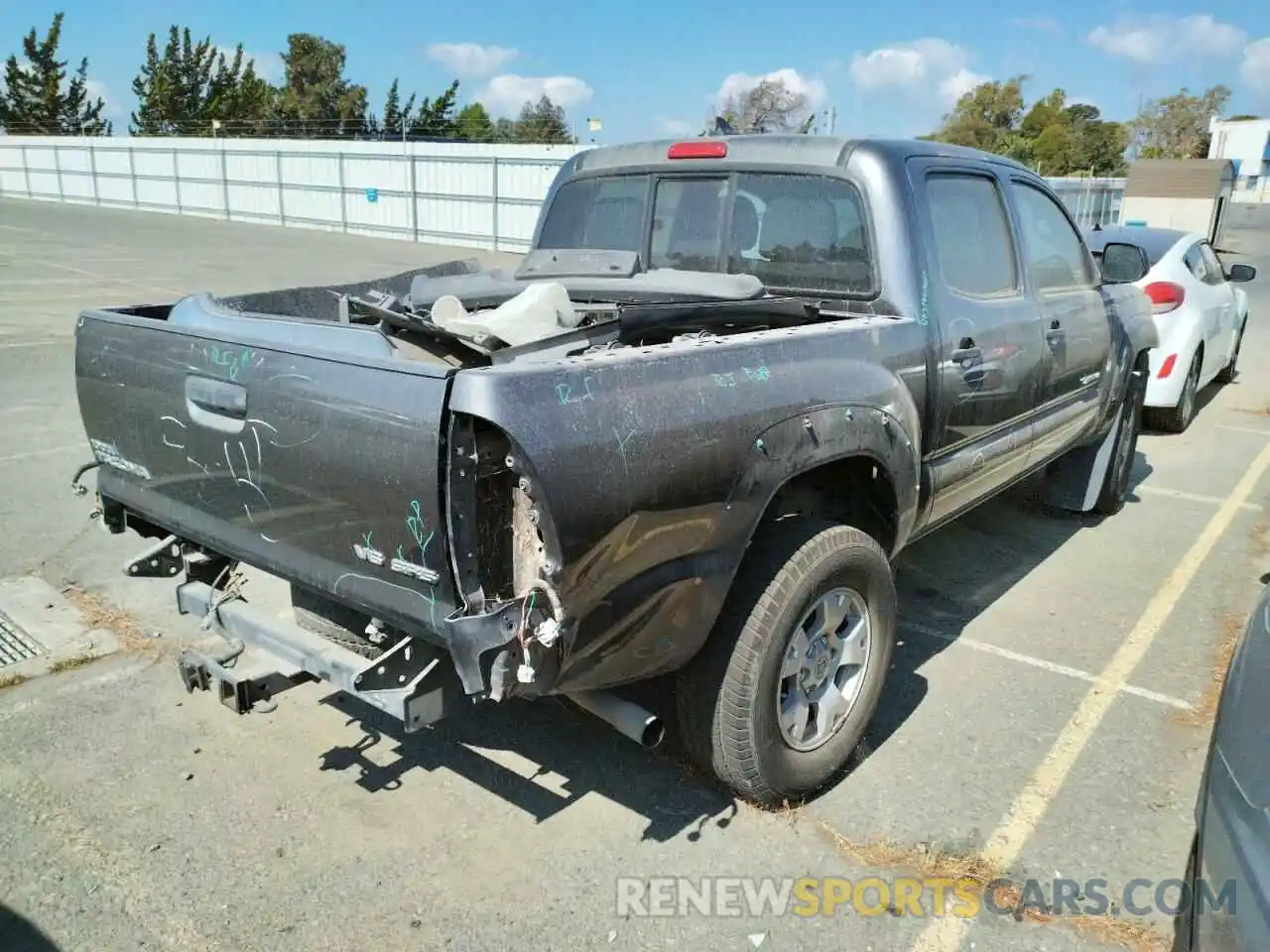 4 Фотография поврежденного автомобиля 3TMCZ5AN9MM376158 TOYOTA TACOMA 2021