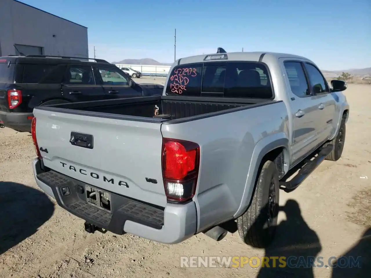 4 Photograph of a damaged car 3TMCZ5AN9MM389220 TOYOTA TACOMA 2021