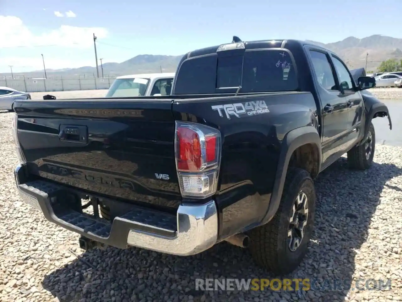 4 Photograph of a damaged car 3TMCZ5AN9MM400975 TOYOTA TACOMA 2021