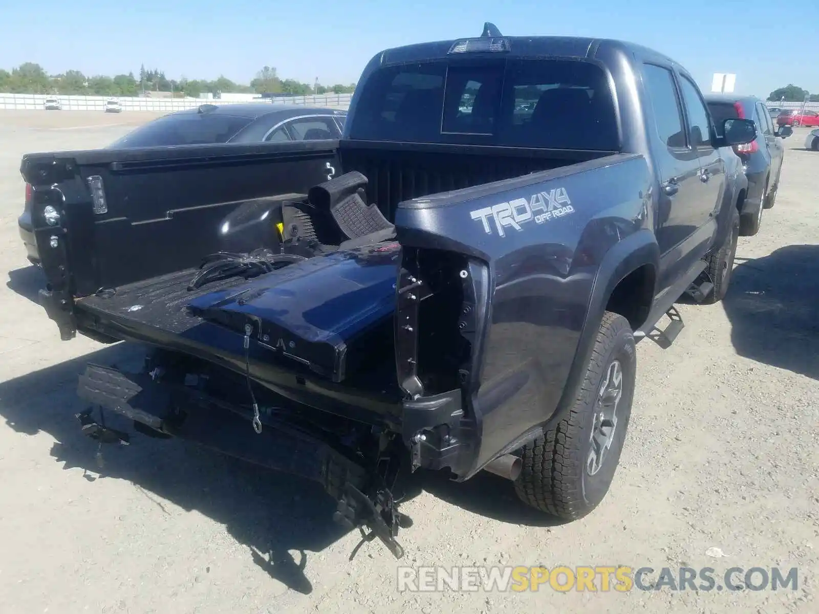 4 Photograph of a damaged car 3TMCZ5AN9MM405433 TOYOTA TACOMA 2021