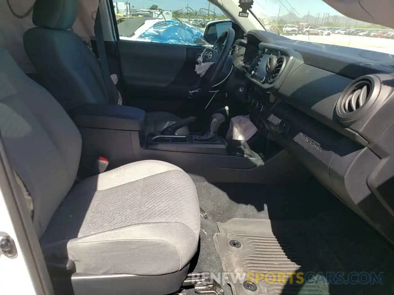 5 Photograph of a damaged car 3TMCZ5AN9MM452381 TOYOTA TACOMA 2021