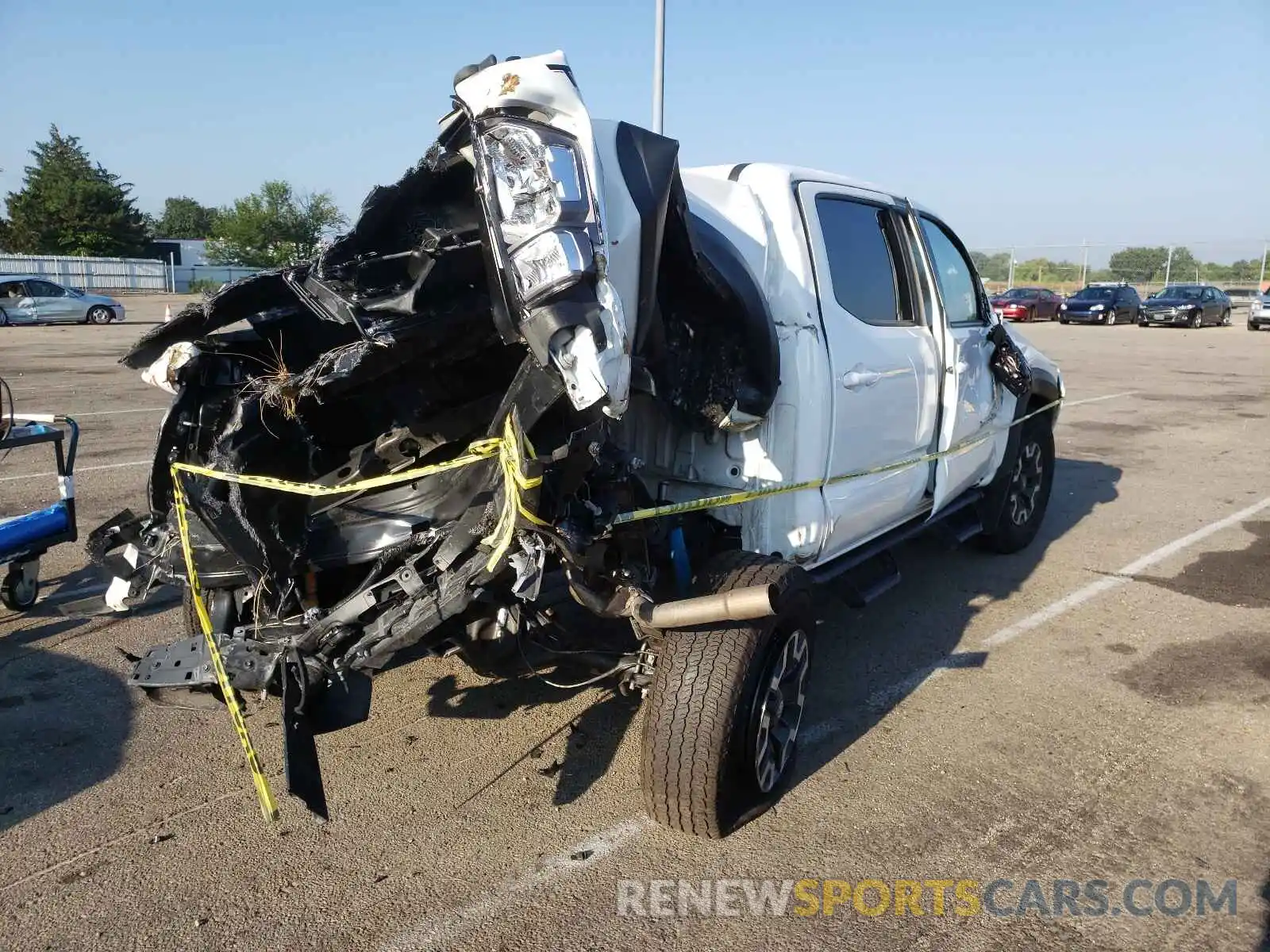 4 Photograph of a damaged car 3TMCZ5ANXMM374158 TOYOTA TACOMA 2021