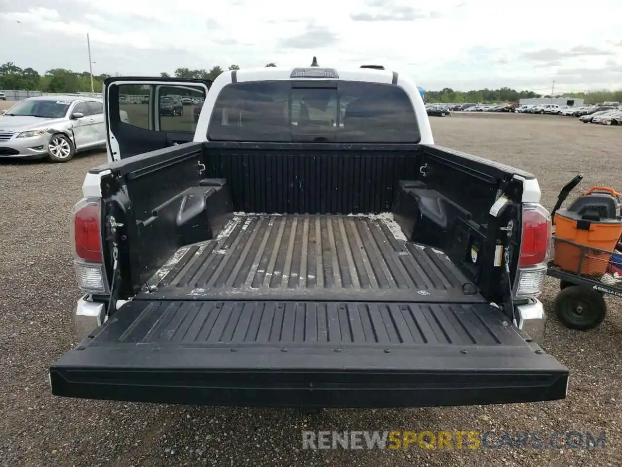 9 Photograph of a damaged car 3TMCZ5ANXMM382437 TOYOTA TACOMA 2021