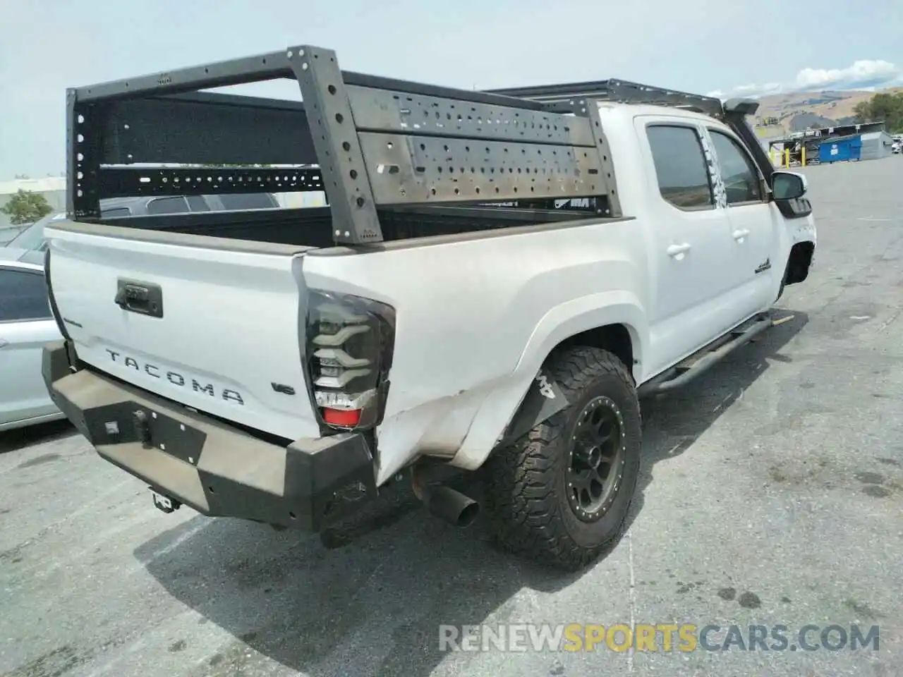 4 Photograph of a damaged car 3TMCZ5ANXMM432768 TOYOTA TACOMA 2021