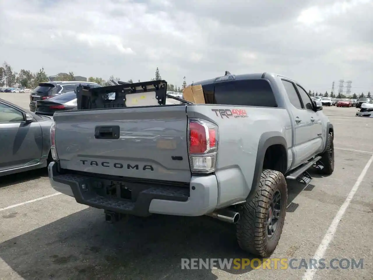 4 Photograph of a damaged car 3TMDZ5BN2MM106076 TOYOTA TACOMA 2021