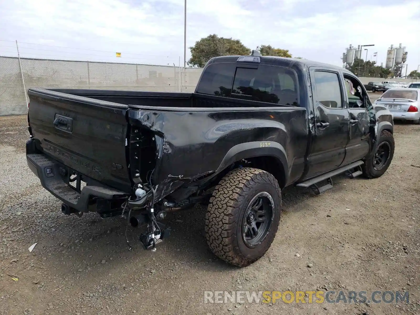 4 Photograph of a damaged car 3TMDZ5BN4MM113238 TOYOTA TACOMA 2021