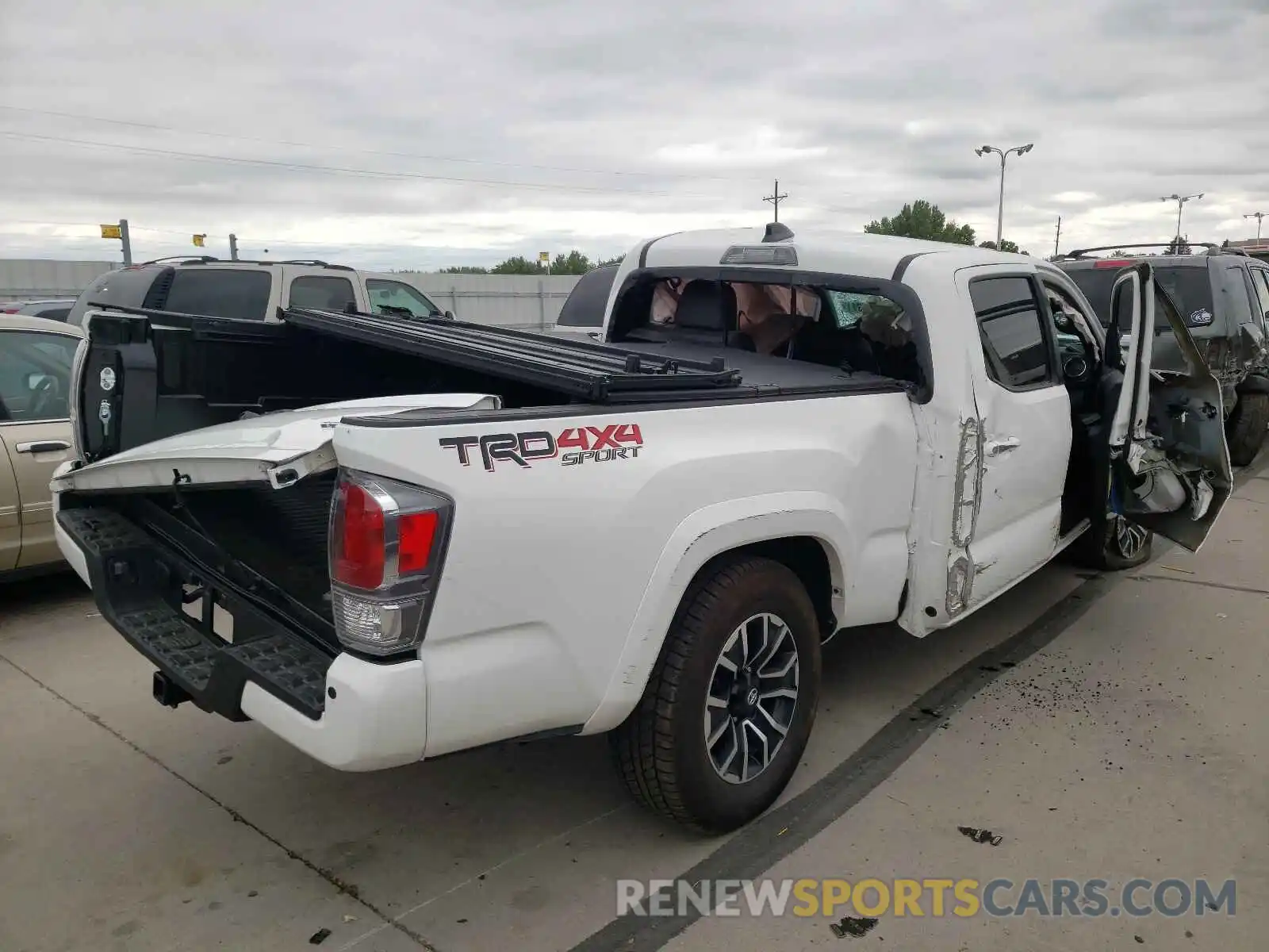 4 Photograph of a damaged car 3TMDZ5BN6MM110082 TOYOTA TACOMA 2021