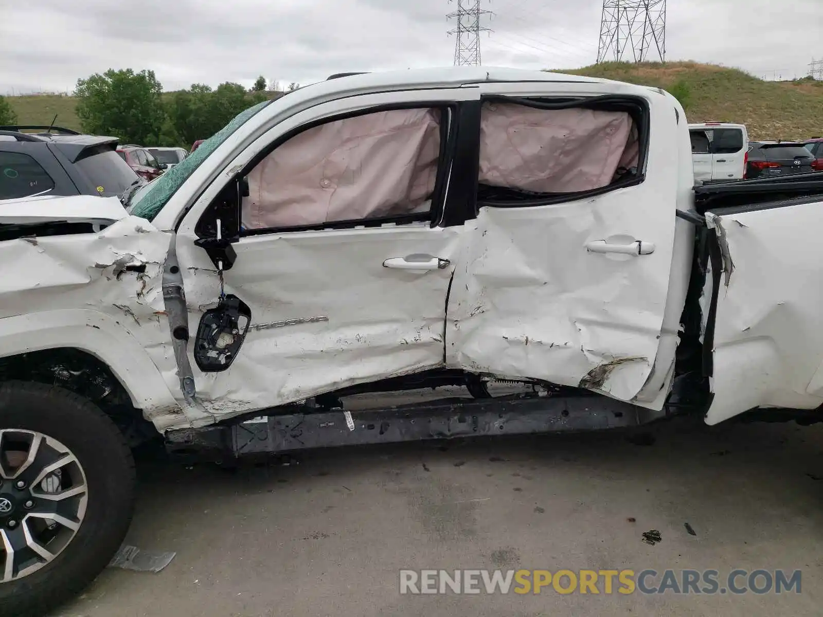 9 Photograph of a damaged car 3TMDZ5BN6MM110082 TOYOTA TACOMA 2021