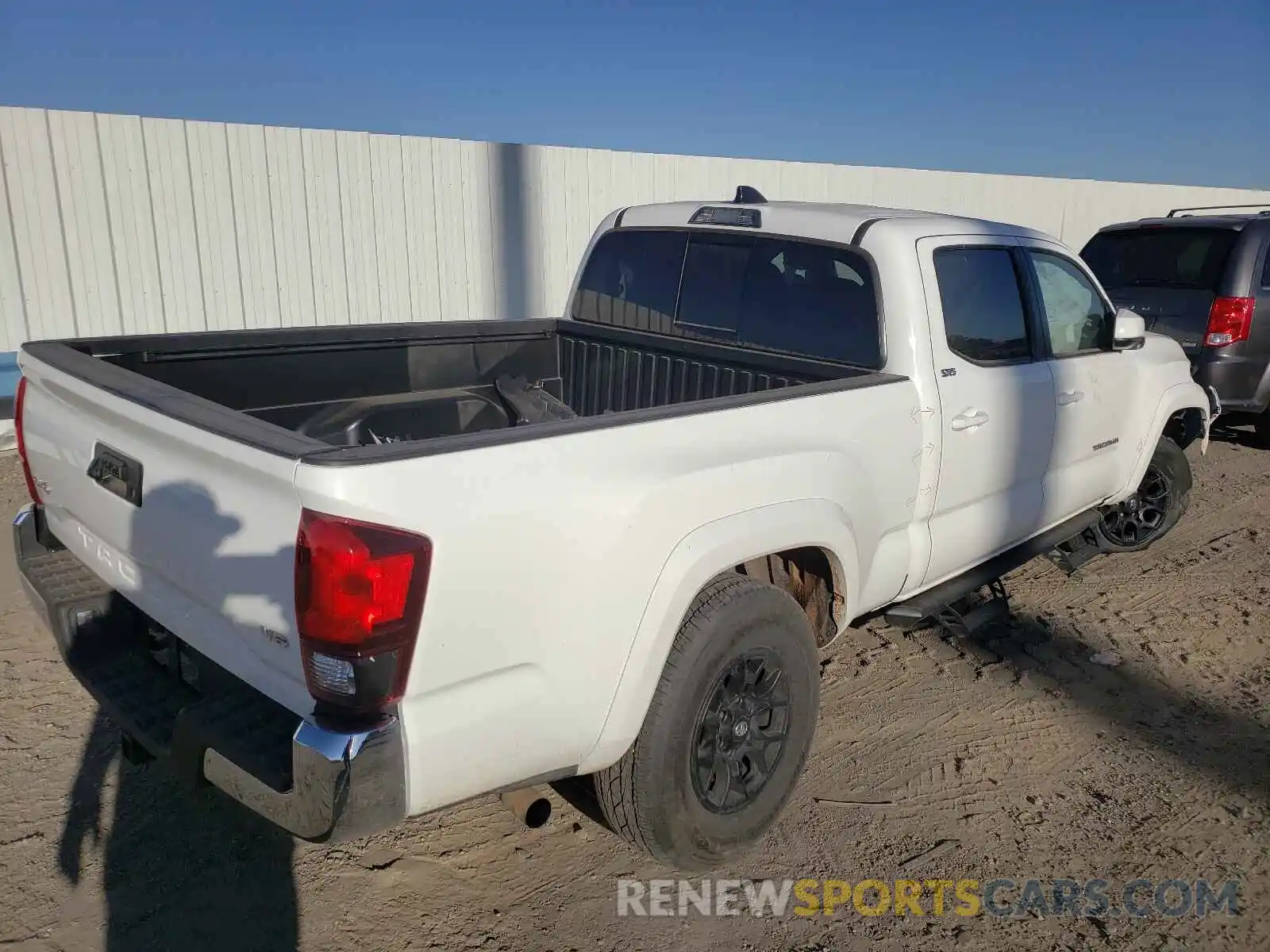 4 Photograph of a damaged car 3TMDZ5BN9MM103871 TOYOTA TACOMA 2021