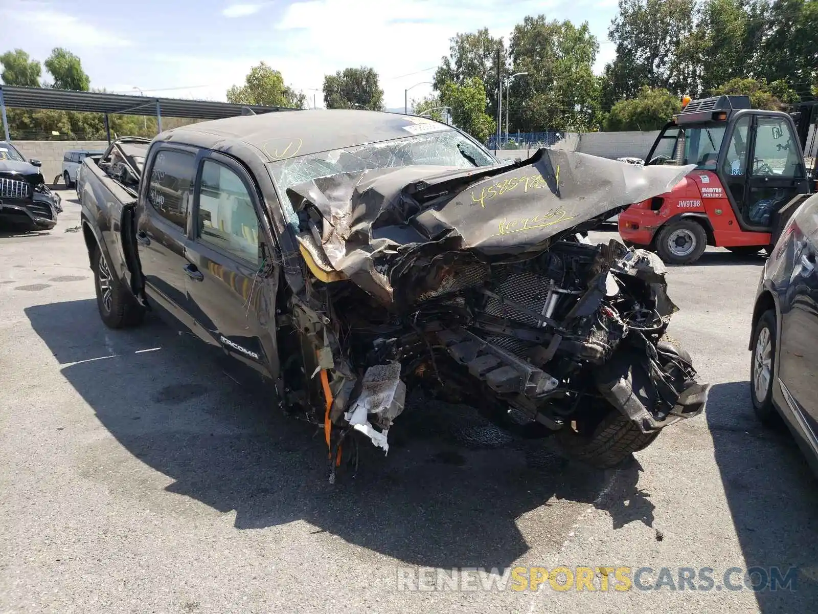 1 Photograph of a damaged car 3TMDZ5BN9MM106172 TOYOTA TACOMA 2021