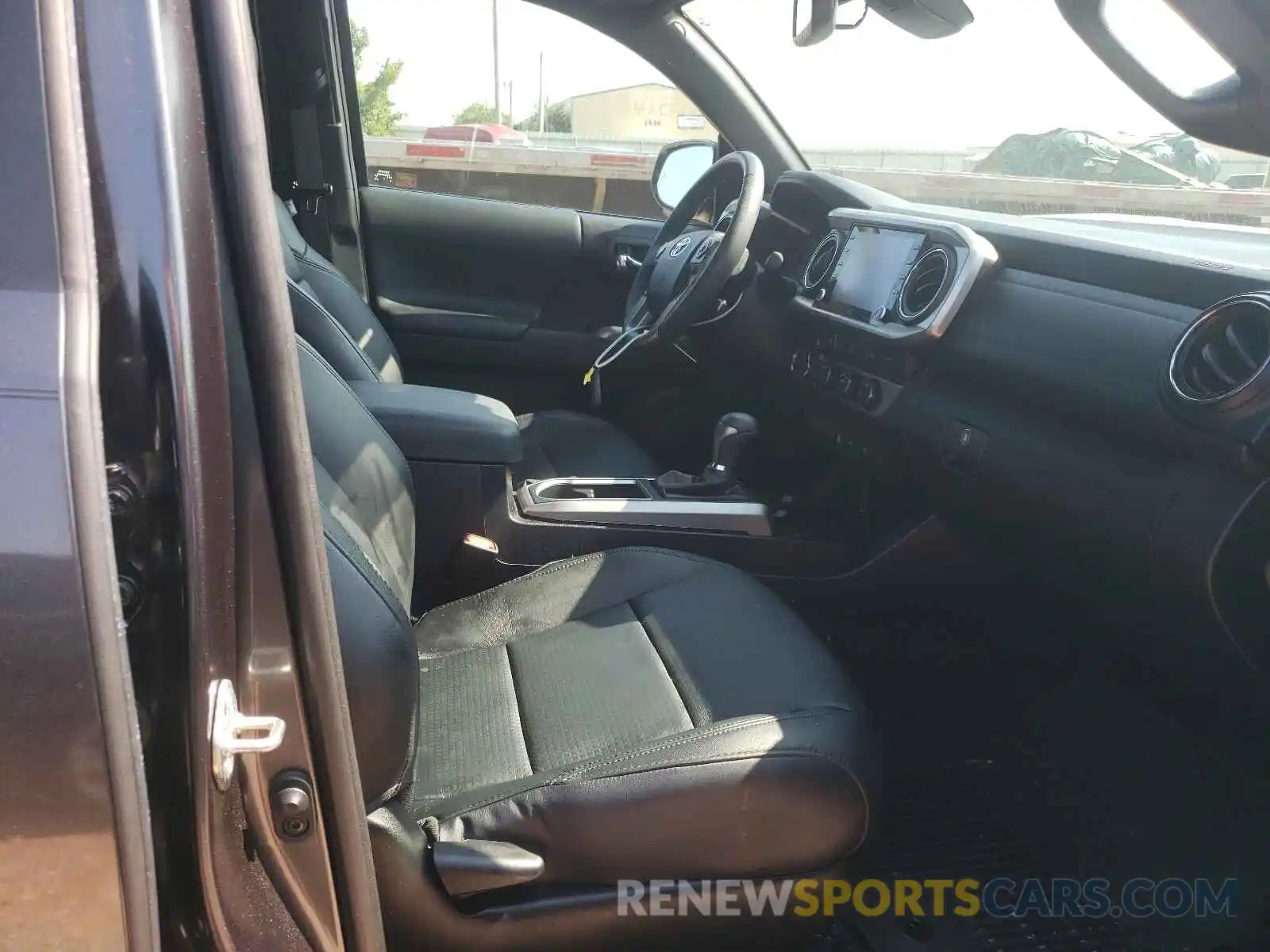 5 Photograph of a damaged car 3TMGZ5AN5MM373971 TOYOTA TACOMA 2021