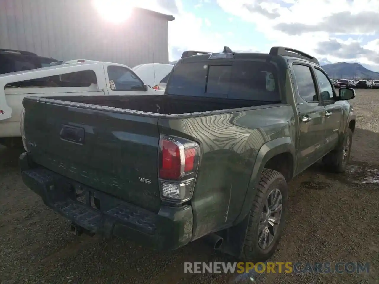 4 Photograph of a damaged car 3TMGZ5ANXMM375750 TOYOTA TACOMA 2021