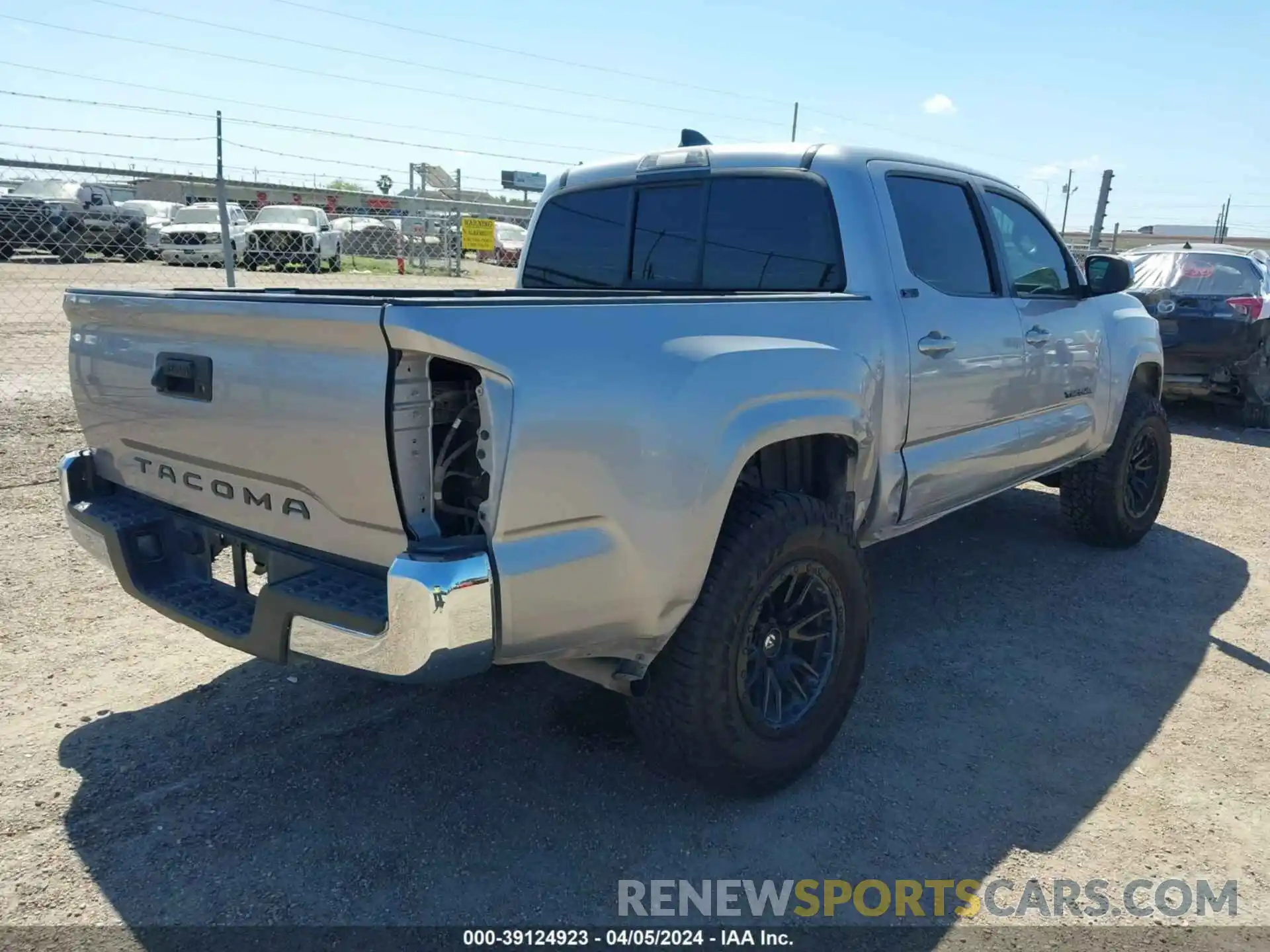 4 Photograph of a damaged car 3TYAX5GN2MT019025 TOYOTA TACOMA 2021