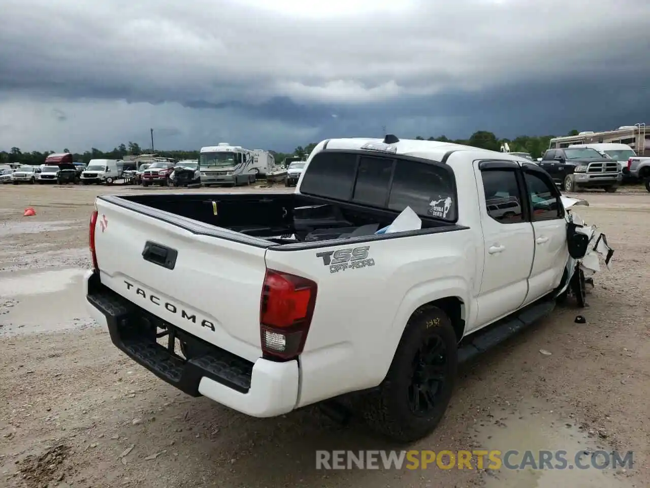 4 Photograph of a damaged car 3TYAX5GN2MT033135 TOYOTA TACOMA 2021