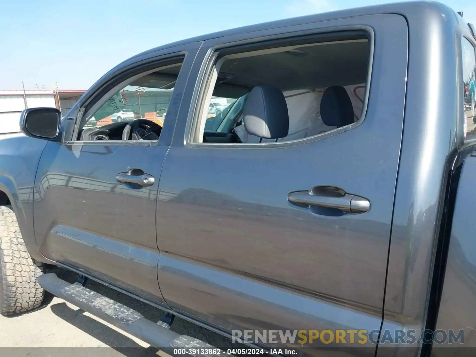 17 Photograph of a damaged car 3TYAX5GN6MT018959 TOYOTA TACOMA 2021