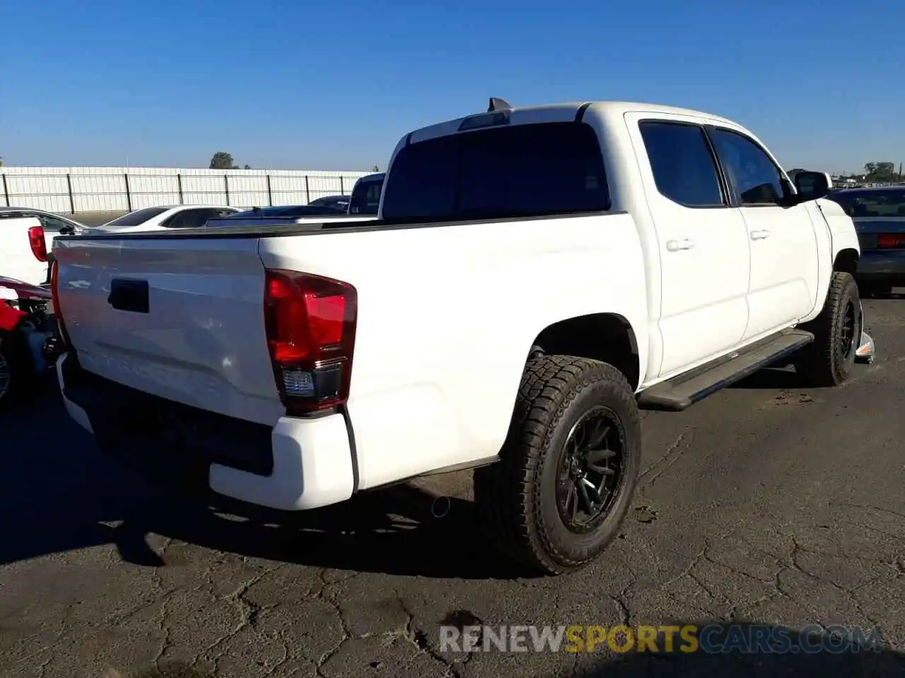 4 Photograph of a damaged car 3TYAX5GN6MT031369 TOYOTA TACOMA 2021