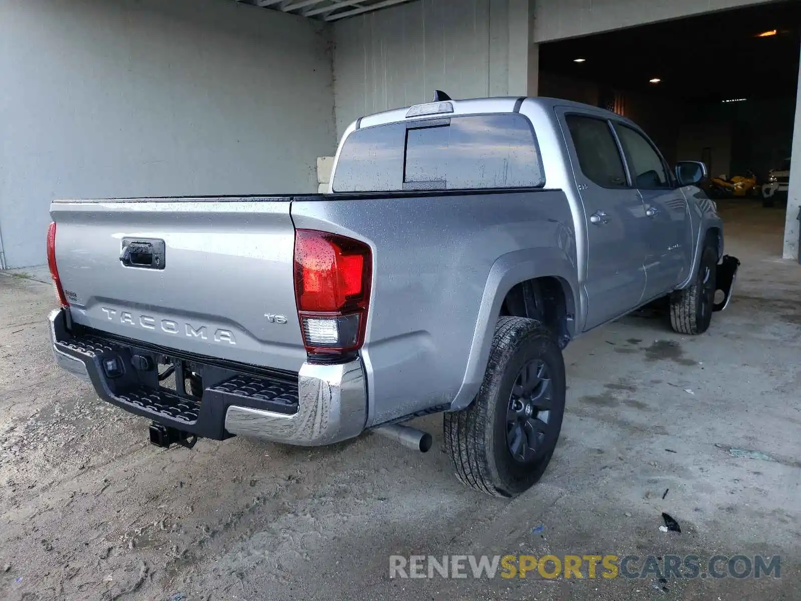 4 Photograph of a damaged car 3TYAZ5CN3MT004551 TOYOTA TACOMA 2021