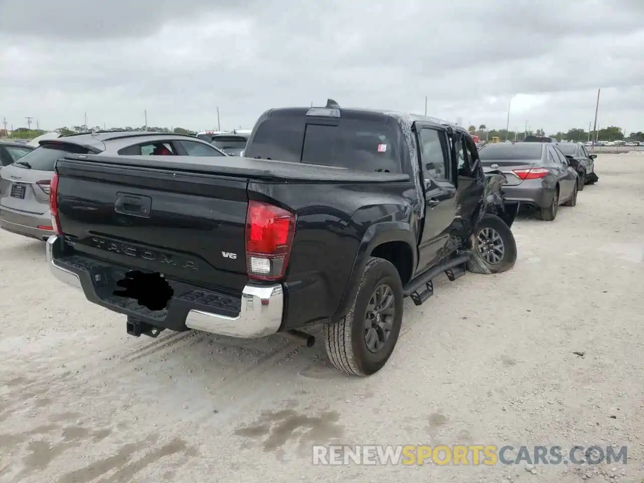 4 Photograph of a damaged car 3TYAZ5CN3MT007157 TOYOTA TACOMA 2021