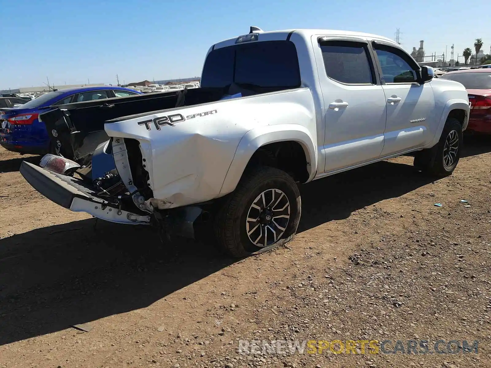 4 Photograph of a damaged car 3TYAZ5CNXMT003641 TOYOTA TACOMA 2021