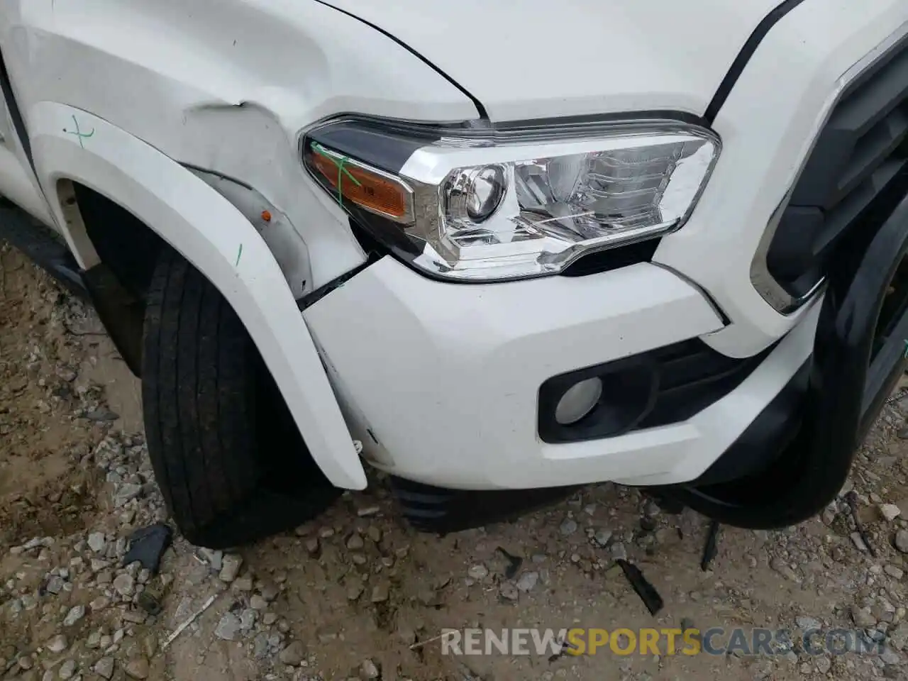 9 Photograph of a damaged car 3TYCZ5AN0MT025370 TOYOTA TACOMA 2021