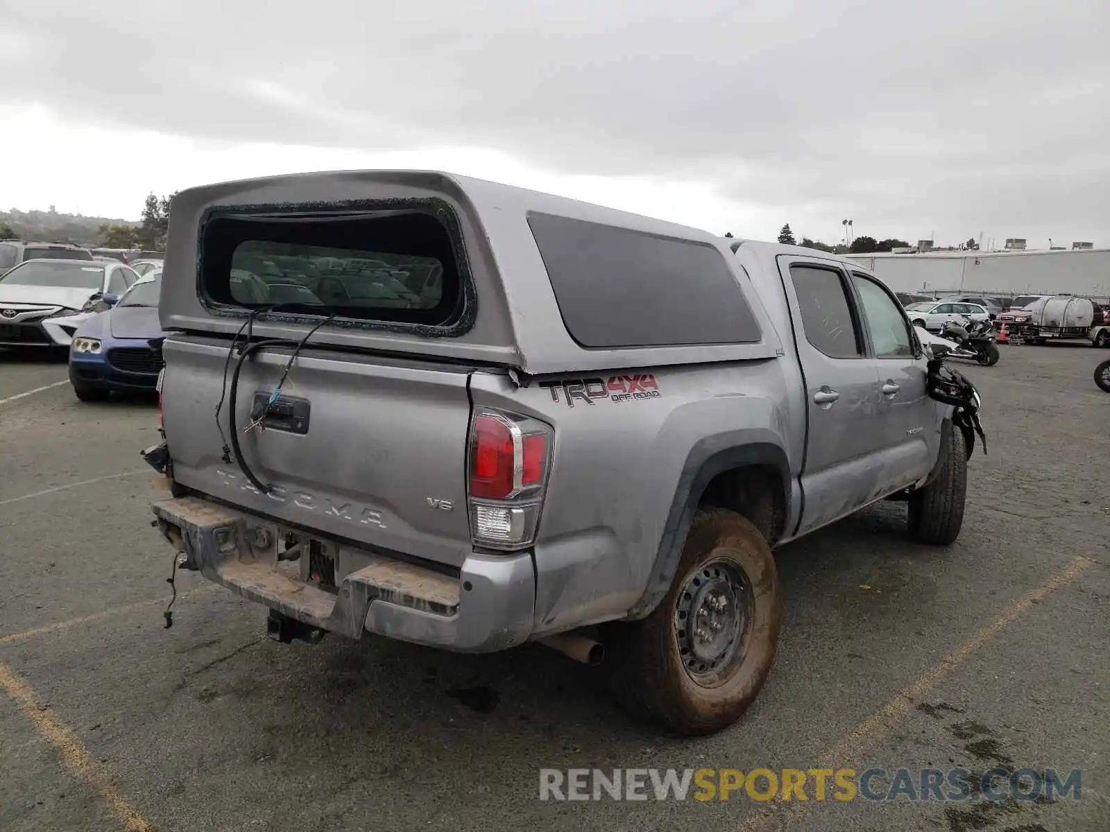 4 Photograph of a damaged car 3TYCZ5AN1MT017102 TOYOTA TACOMA 2021