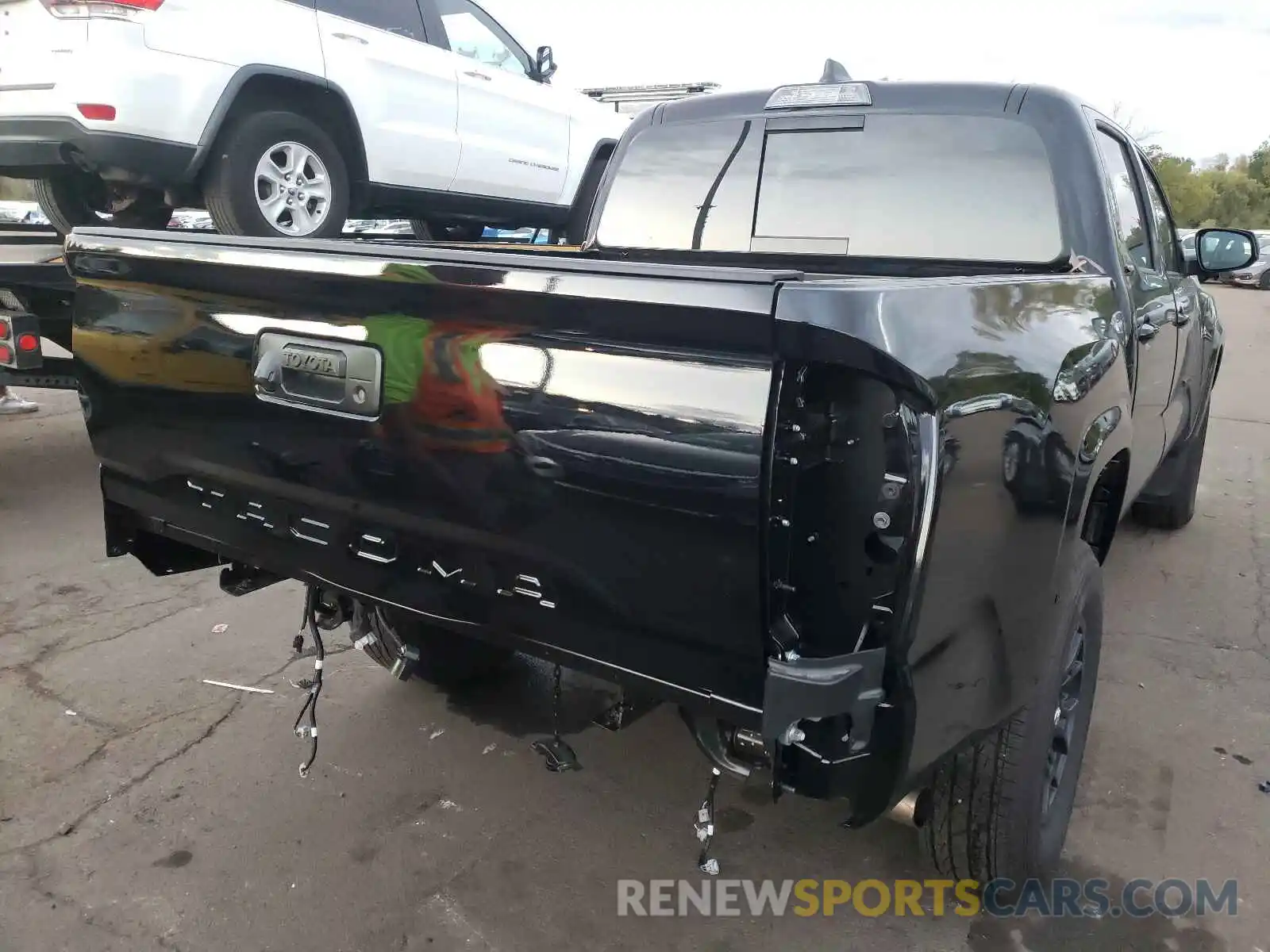 4 Photograph of a damaged car 3TYCZ5AN1MT028813 TOYOTA TACOMA 2021