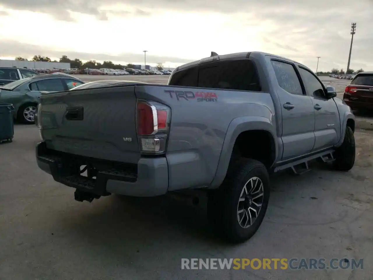 4 Photograph of a damaged car 3TYCZ5AN4MT013254 TOYOTA TACOMA 2021