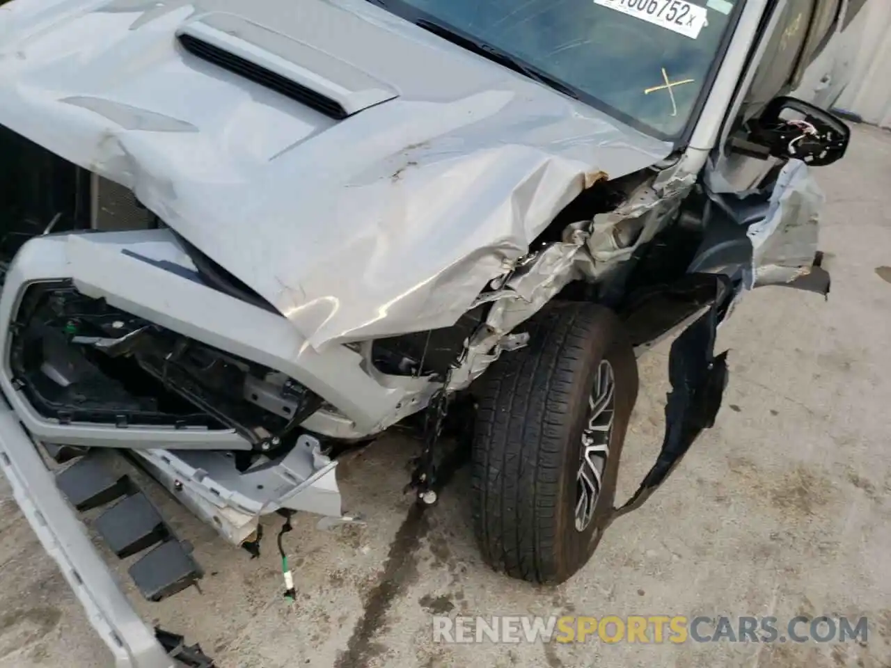 9 Photograph of a damaged car 3TYCZ5AN4MT013254 TOYOTA TACOMA 2021