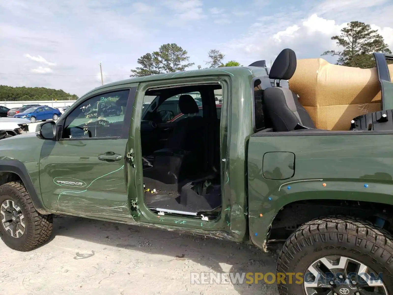 9 Photograph of a damaged car 3TYCZ5AN5MT019273 TOYOTA TACOMA 2021