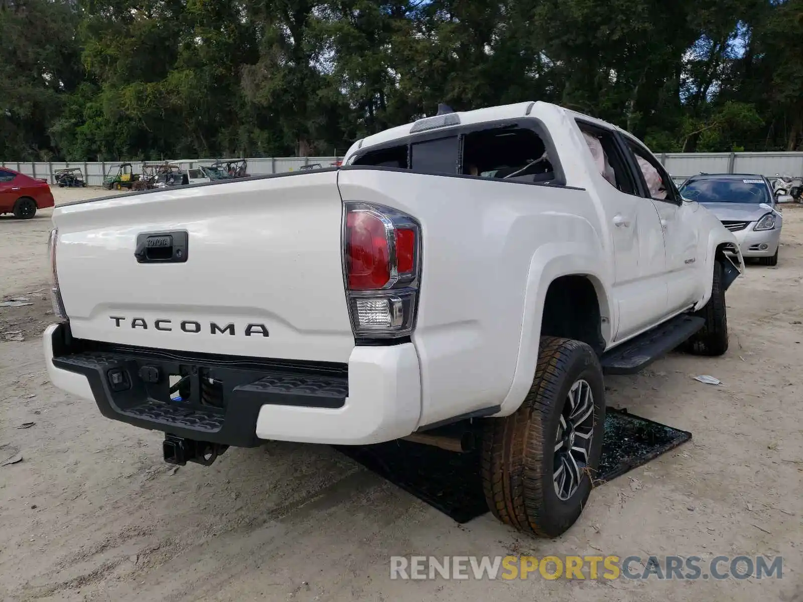 4 Photograph of a damaged car 3TYCZ5AN5MT038812 TOYOTA TACOMA 2021