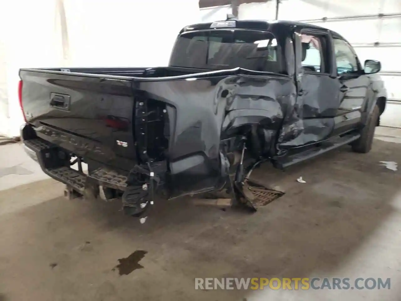 4 Photograph of a damaged car 3TYCZ5AN5MT043721 TOYOTA TACOMA 2021