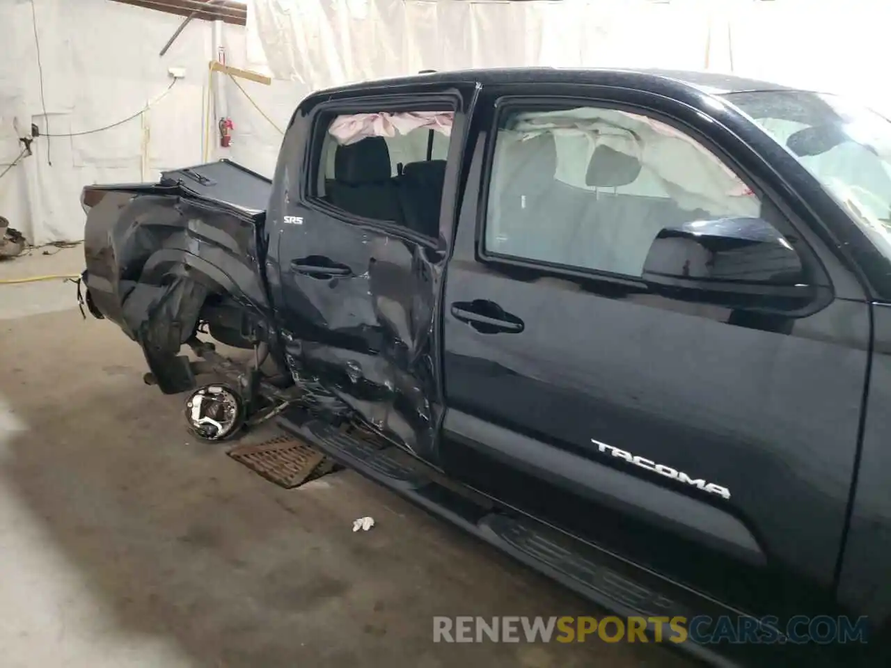 9 Photograph of a damaged car 3TYCZ5AN5MT043721 TOYOTA TACOMA 2021