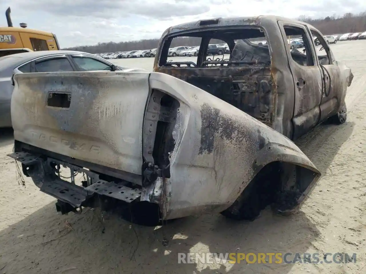 4 Photograph of a damaged car 3TYCZ5AN6MT010968 TOYOTA TACOMA 2021