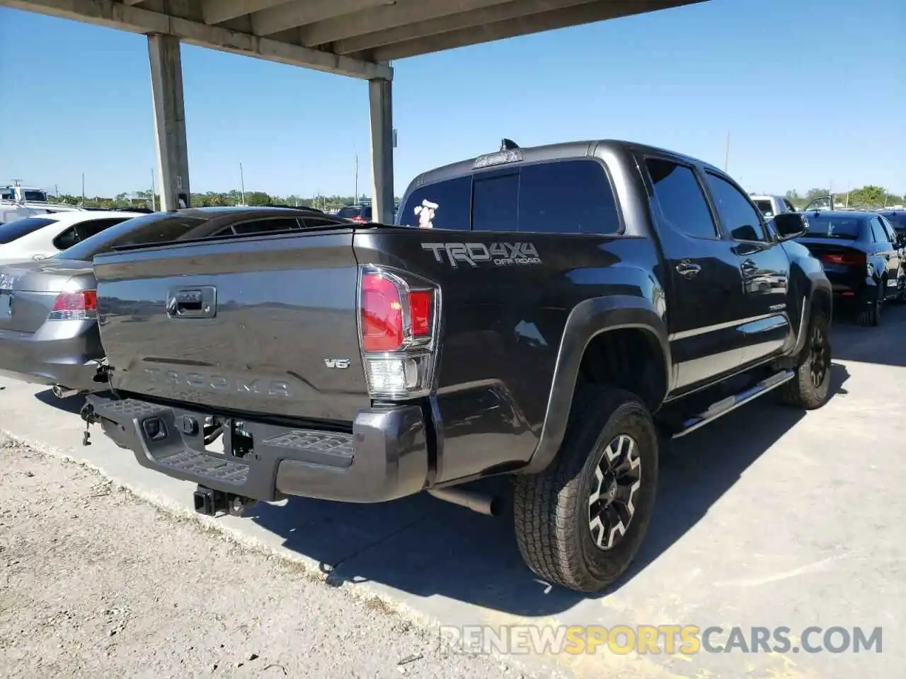 4 Photograph of a damaged car 3TYCZ5AN6MT013739 TOYOTA TACOMA 2021