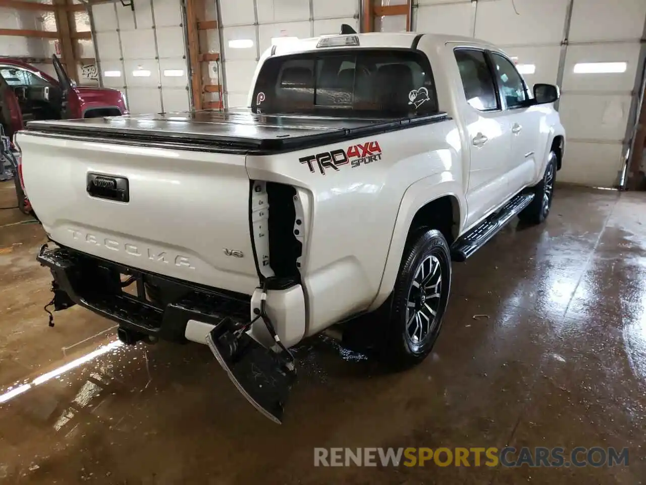 4 Photograph of a damaged car 3TYCZ5AN6MT022330 TOYOTA TACOMA 2021