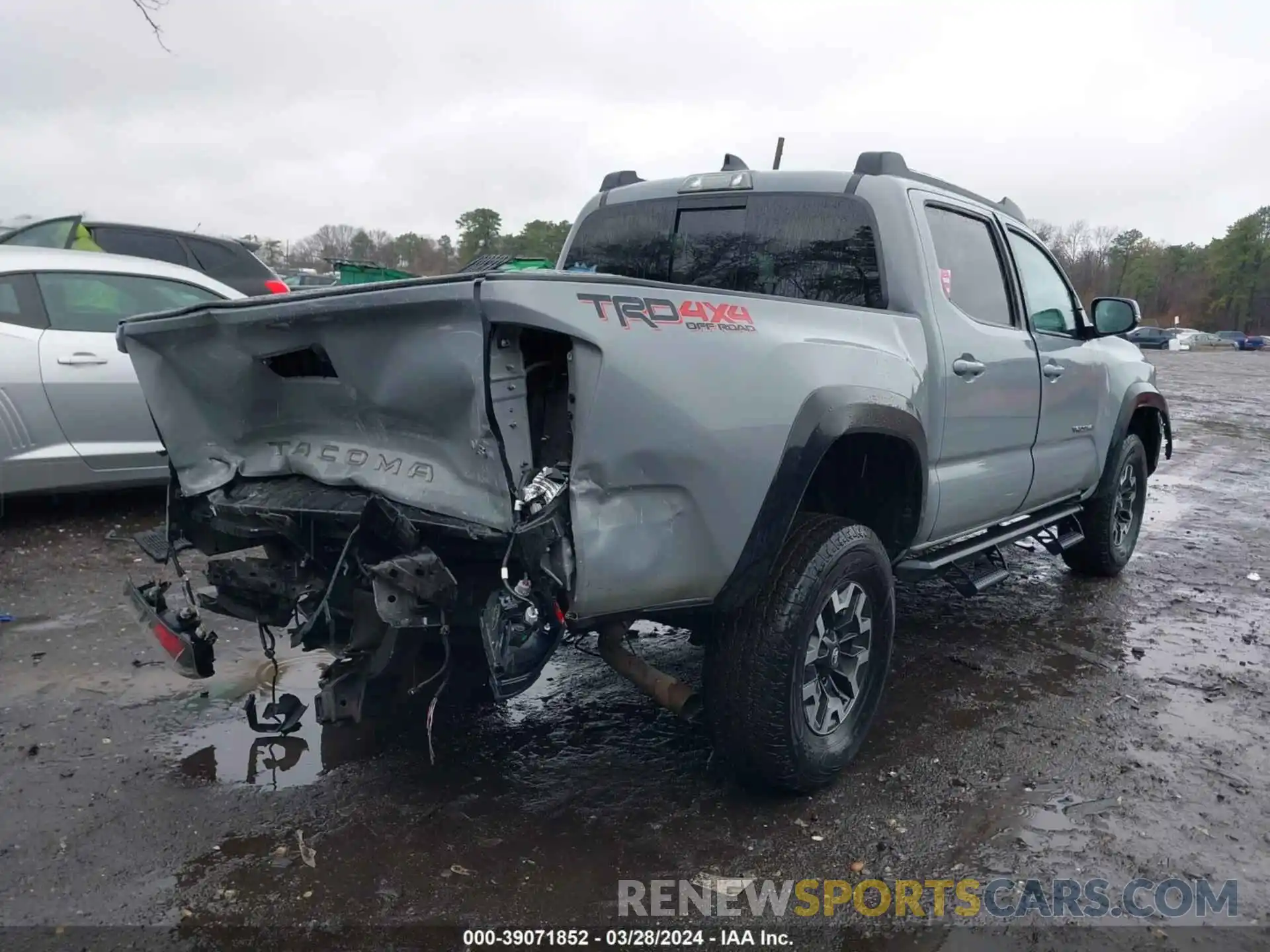 4 Photograph of a damaged car 3TYCZ5AN6MT031464 TOYOTA TACOMA 2021