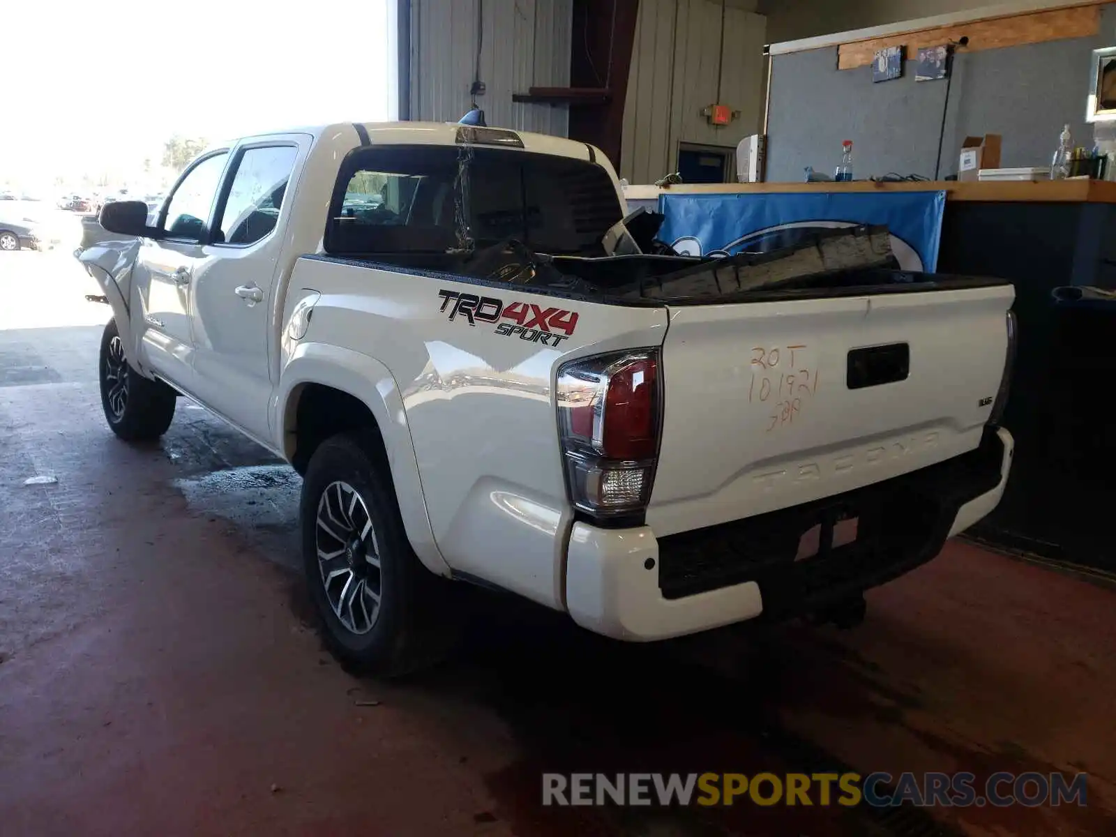 3 Photograph of a damaged car 3TYCZ5AN7MT009358 TOYOTA TACOMA 2021