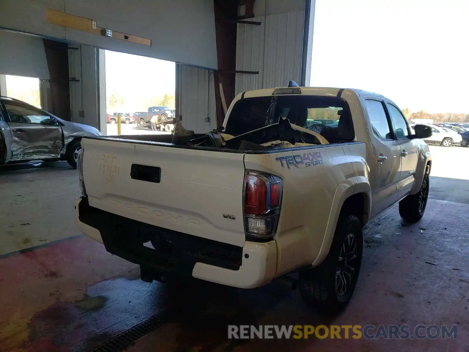 4 Photograph of a damaged car 3TYCZ5AN7MT009358 TOYOTA TACOMA 2021