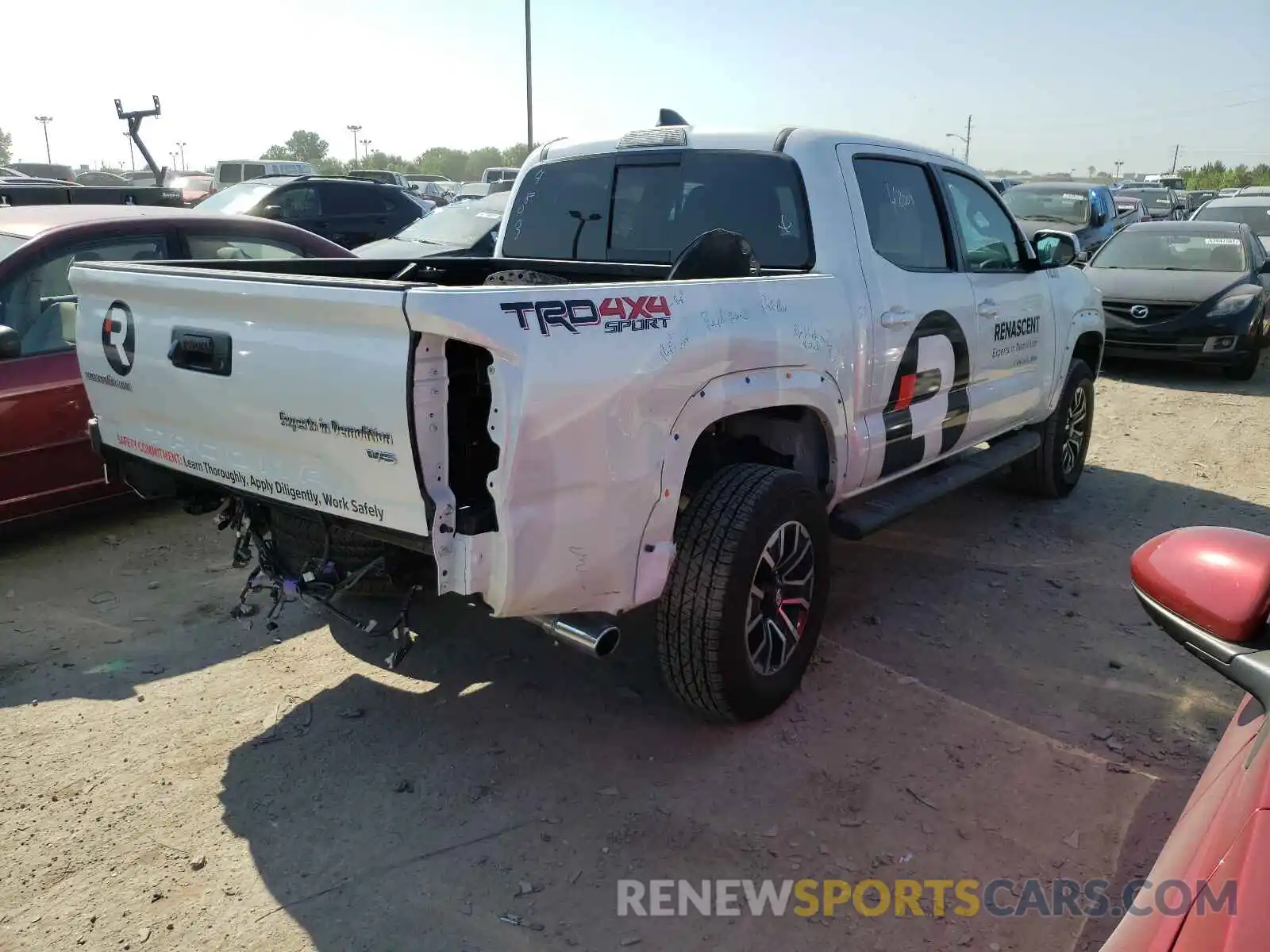 4 Photograph of a damaged car 3TYCZ5AN7MT011451 TOYOTA TACOMA 2021