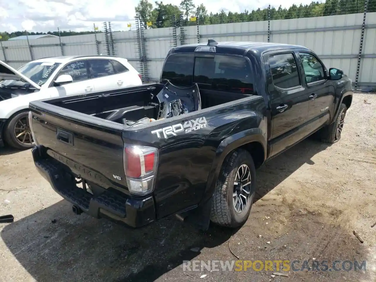 4 Photograph of a damaged car 3TYCZ5AN7MT019470 TOYOTA TACOMA 2021